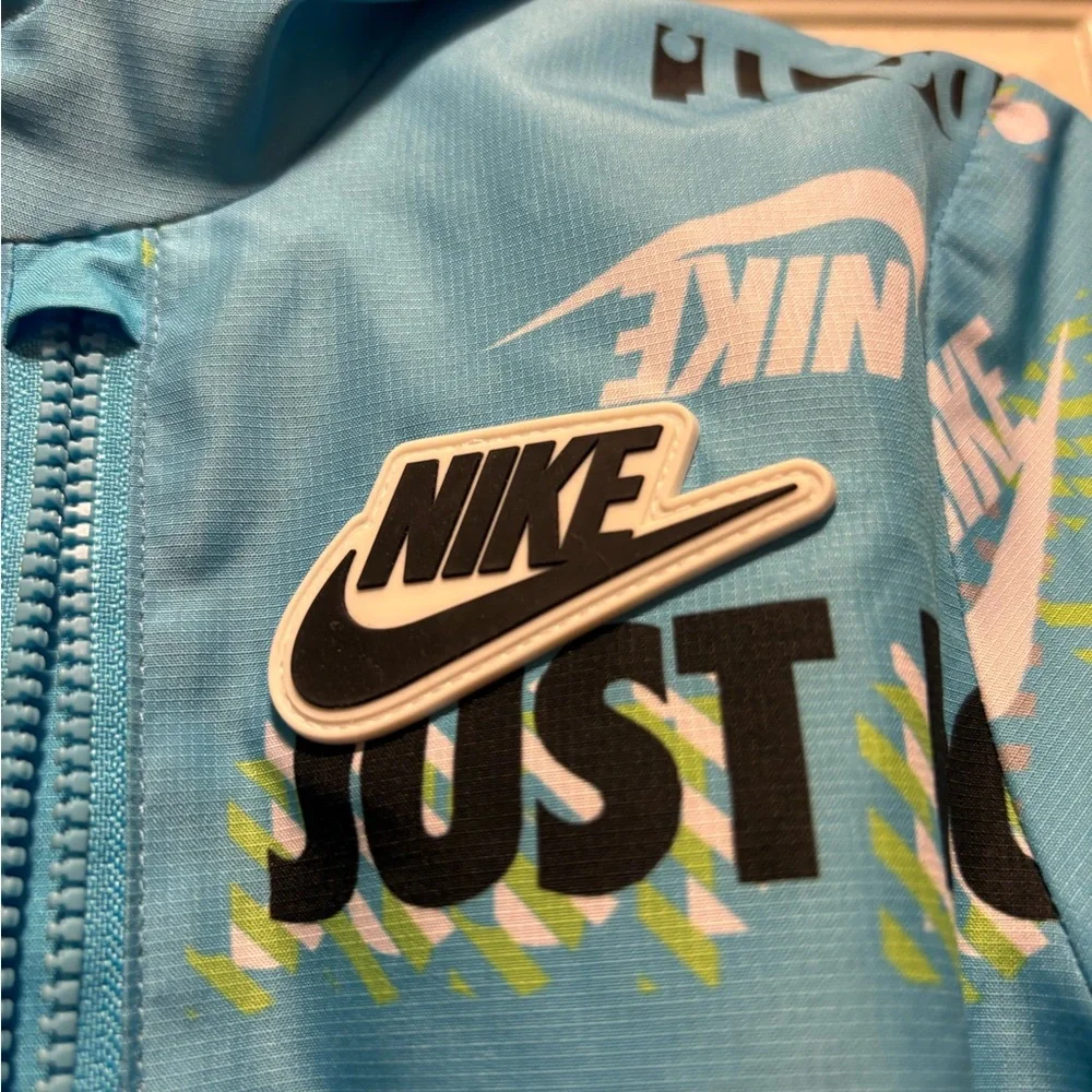Nike kids Multicolor Graphic Windbreaker‎ size 4T